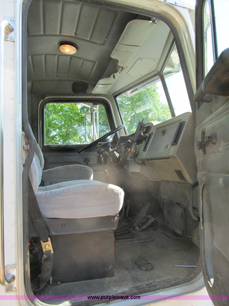 image for item B2691 1997 Peterbilt 330 roll back truck