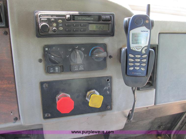 image for item B2691 1997 Peterbilt 330 roll back truck