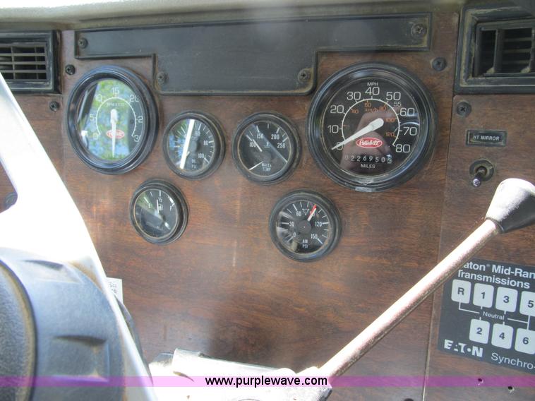 image for item B2691 1997 Peterbilt 330 roll back truck