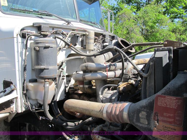 image for item B2691 1997 Peterbilt 330 roll back truck