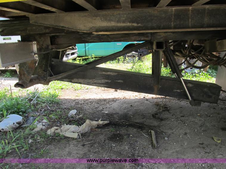 image for item B2691 1997 Peterbilt 330 roll back truck