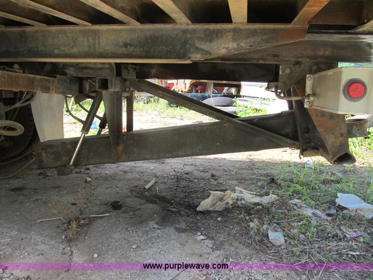 image for item B2691 1997 Peterbilt 330 roll back truck