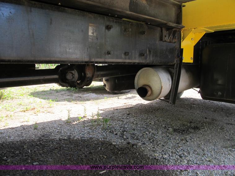 image for item B2691 1997 Peterbilt 330 roll back truck