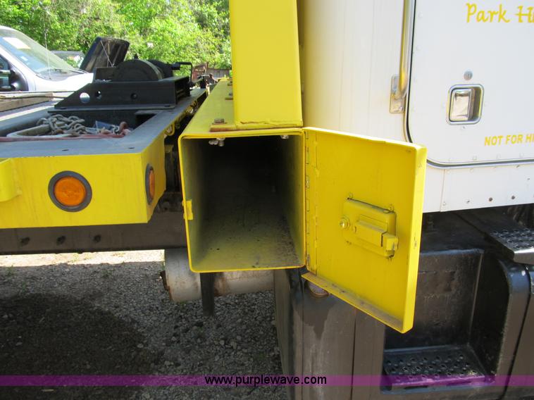 image for item B2691 1997 Peterbilt 330 roll back truck
