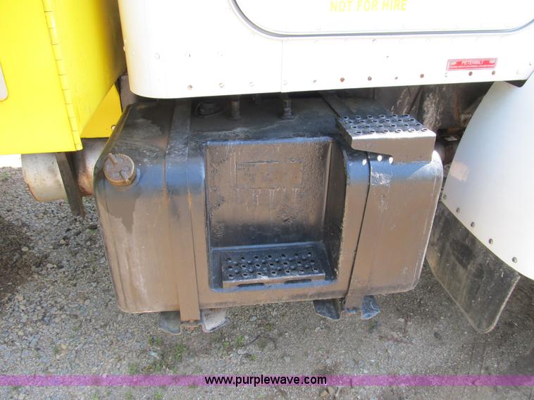 image for item B2691 1997 Peterbilt 330 roll back truck