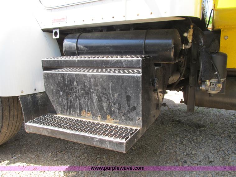 image for item B2691 1997 Peterbilt 330 roll back truck