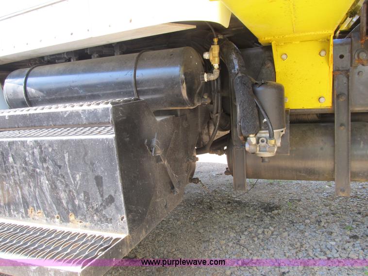 image for item B2691 1997 Peterbilt 330 roll back truck