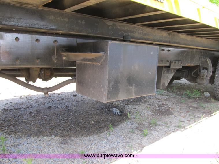 image for item B2691 1997 Peterbilt 330 roll back truck