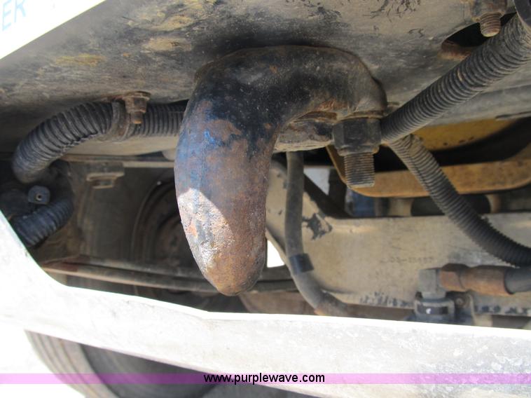 image for item B2691 1997 Peterbilt 330 roll back truck