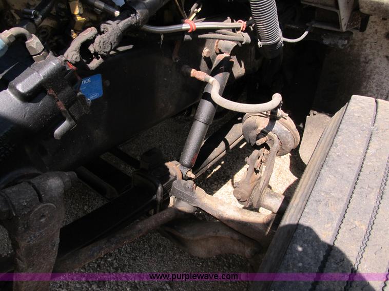 image for item B2691 1997 Peterbilt 330 roll back truck