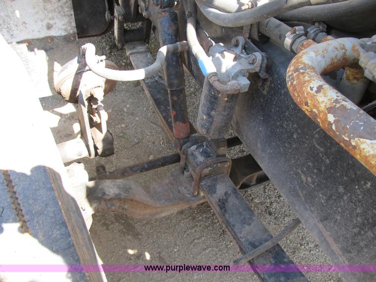 image for item B2691 1997 Peterbilt 330 roll back truck