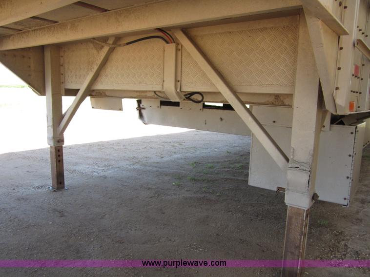 image for item B3213 1995 Barrett 50' livestock trailer
