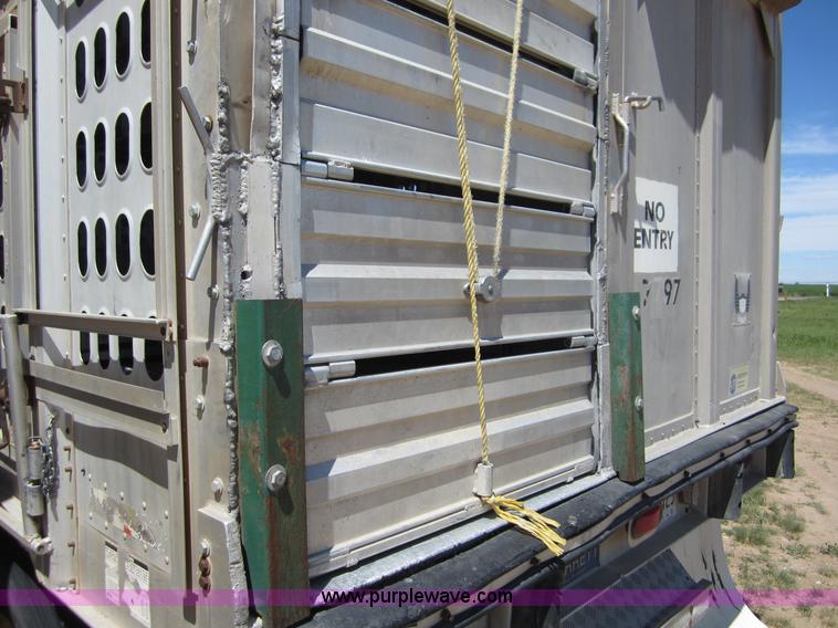 image for item B3213 1995 Barrett 50' livestock trailer