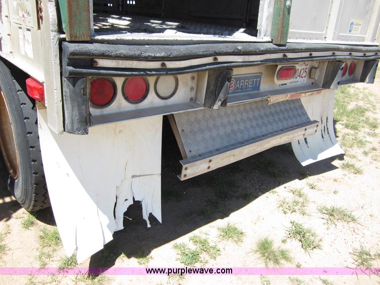 image for item B3213 1995 Barrett 50' livestock trailer
