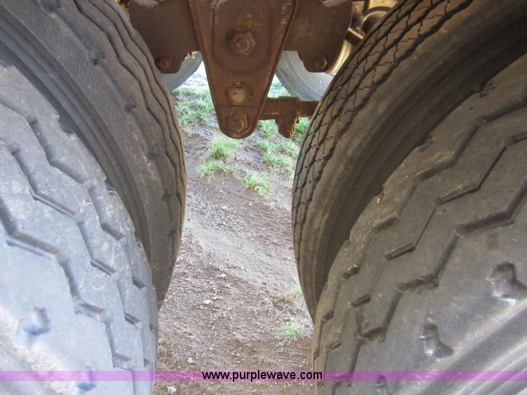 image for item B3213 1995 Barrett 50' livestock trailer