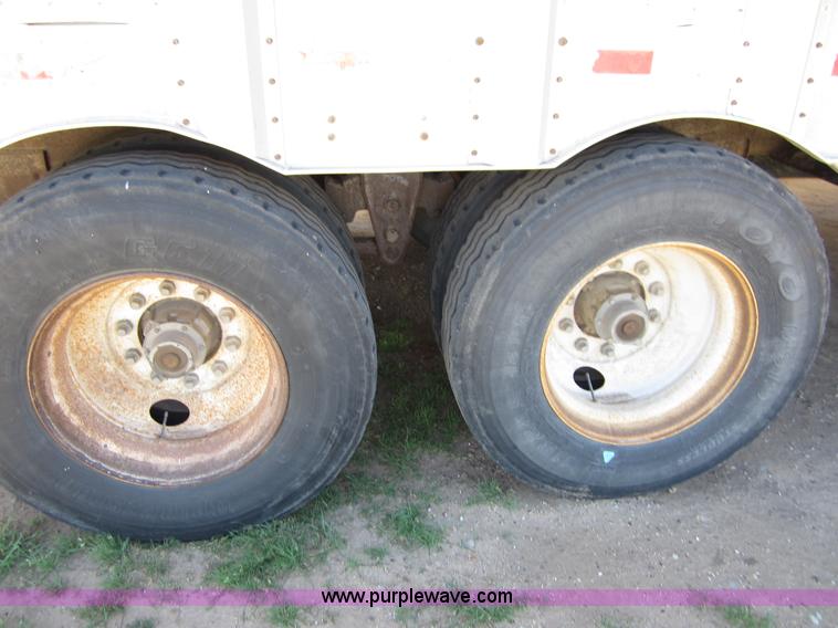 image for item B3213 1995 Barrett 50' livestock trailer