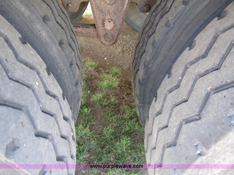 image for item B3213 1995 Barrett 50' livestock trailer