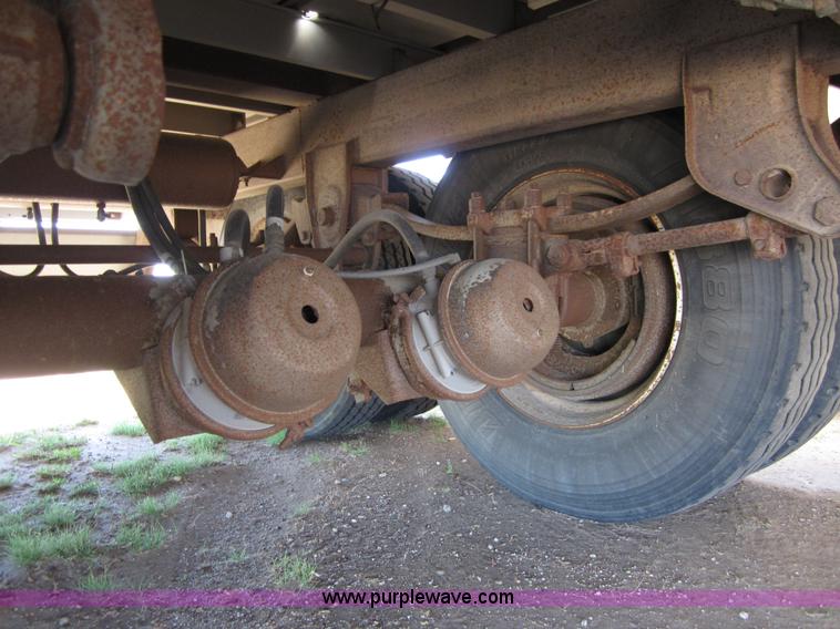 image for item B3213 1995 Barrett 50' livestock trailer