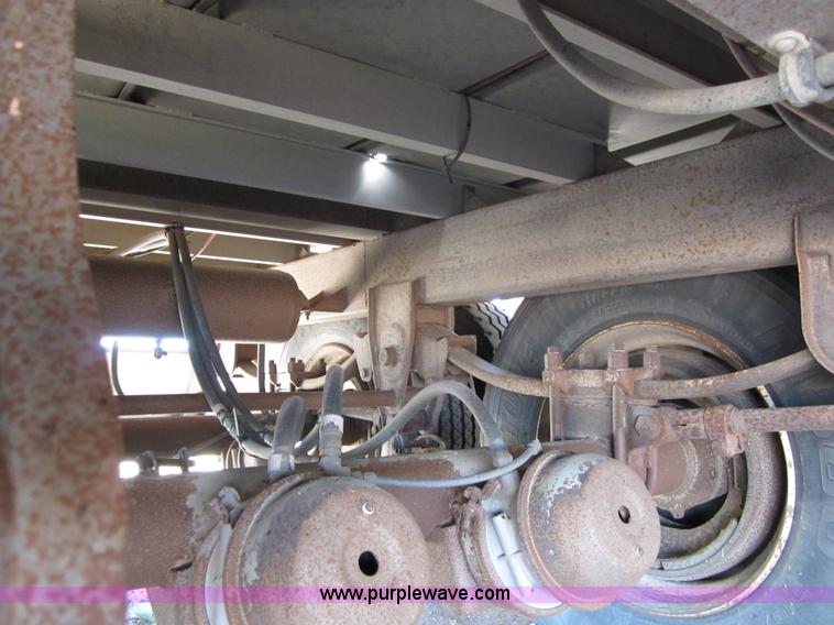 image for item B3213 1995 Barrett 50' livestock trailer