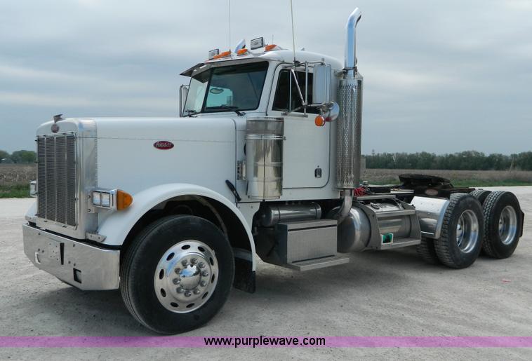 image for item B3651 1997 Peterbilt 379 Day Cab semi truck