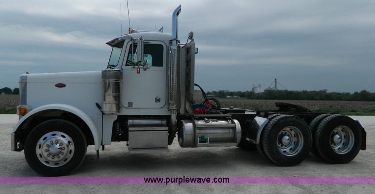 image for item B3651 1997 Peterbilt 379 Day Cab semi truck