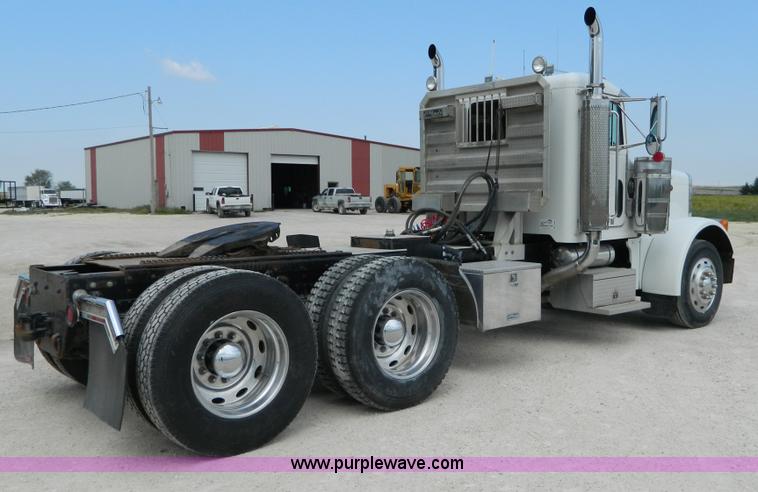 image for item B3651 1997 Peterbilt 379 Day Cab semi truck