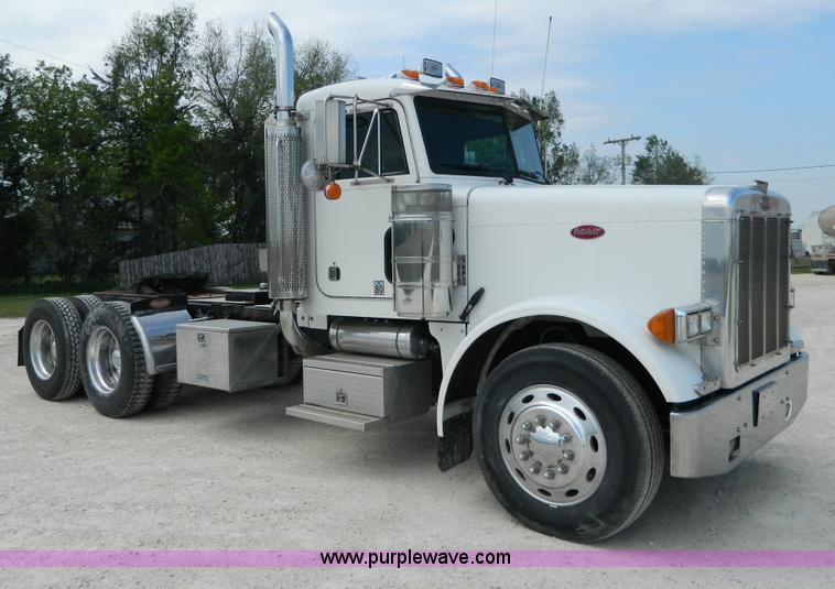 image for item B3651 1997 Peterbilt 379 Day Cab semi truck