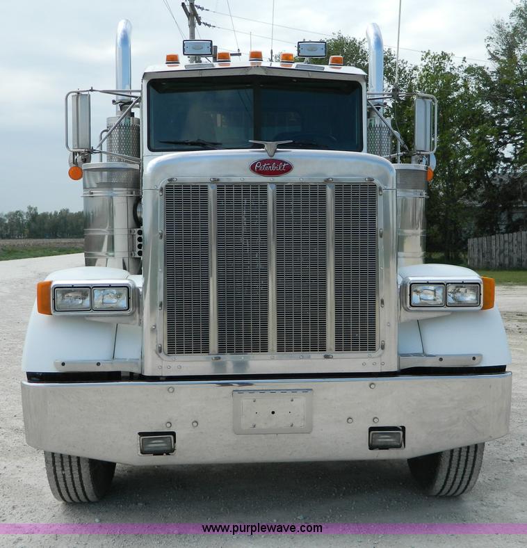 image for item B3651 1997 Peterbilt 379 Day Cab semi truck
