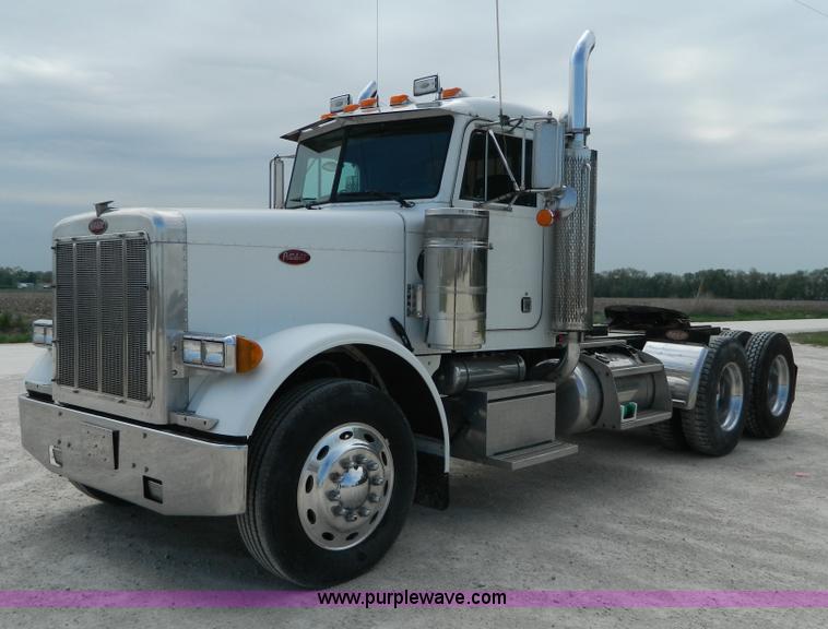 image for item B3651 1997 Peterbilt 379 Day Cab semi truck