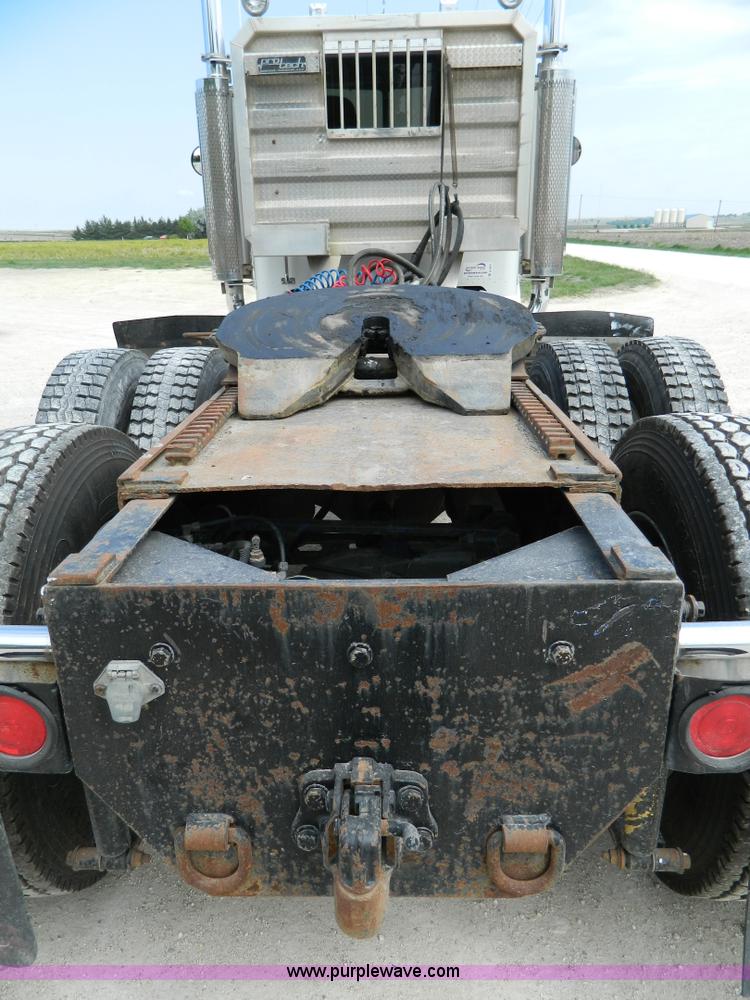 image for item B3651 1997 Peterbilt 379 Day Cab semi truck