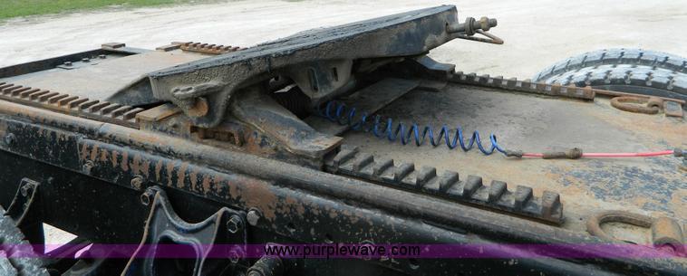 image for item B3651 1997 Peterbilt 379 Day Cab semi truck