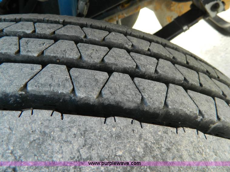 image for item B3651 1997 Peterbilt 379 Day Cab semi truck