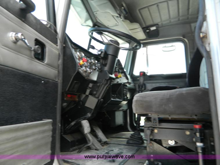 image for item B3651 1997 Peterbilt 379 Day Cab semi truck