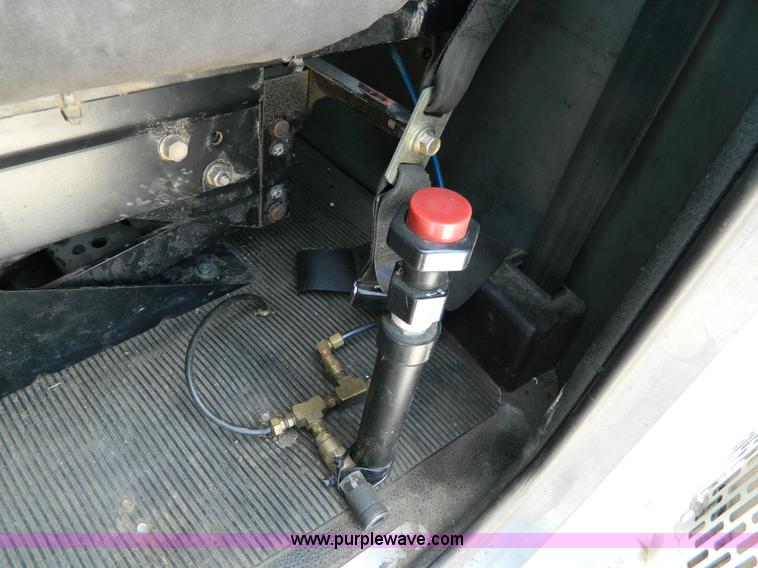 image for item B3651 1997 Peterbilt 379 Day Cab semi truck