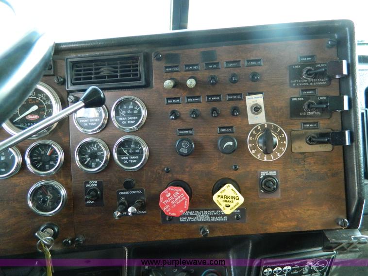 image for item B3651 1997 Peterbilt 379 Day Cab semi truck