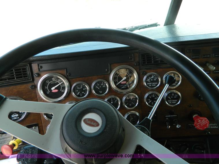 image for item B3651 1997 Peterbilt 379 Day Cab semi truck