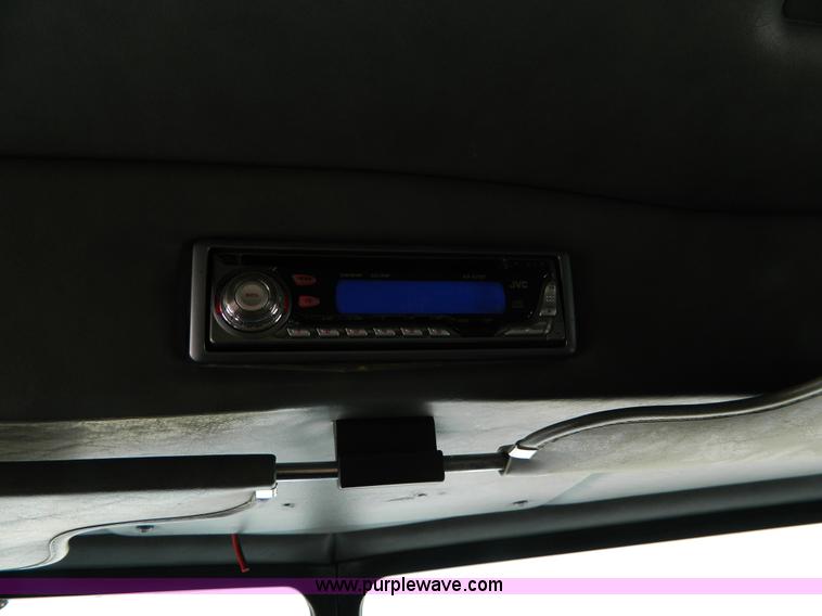 image for item B3651 1997 Peterbilt 379 Day Cab semi truck