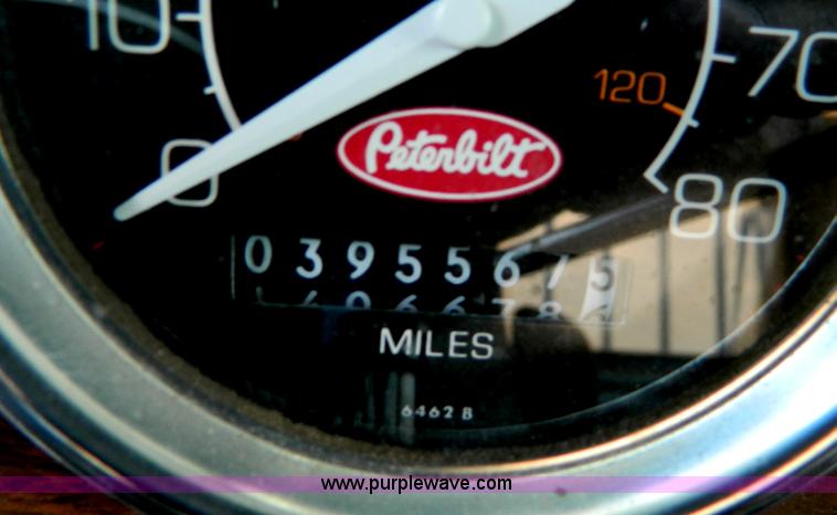 image for item B3651 1997 Peterbilt 379 Day Cab semi truck