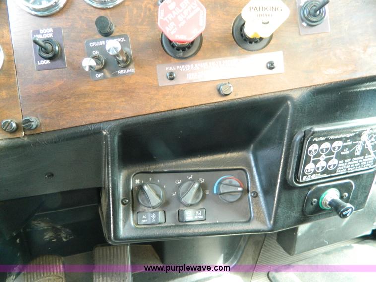 image for item B3651 1997 Peterbilt 379 Day Cab semi truck