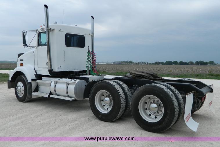 image for item B3652 1996 Kenworth Day Cab semi truck