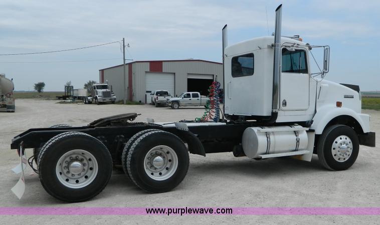 image for item B3652 1996 Kenworth Day Cab semi truck