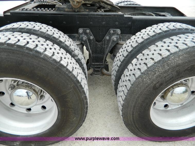 image for item B3652 1996 Kenworth Day Cab semi truck