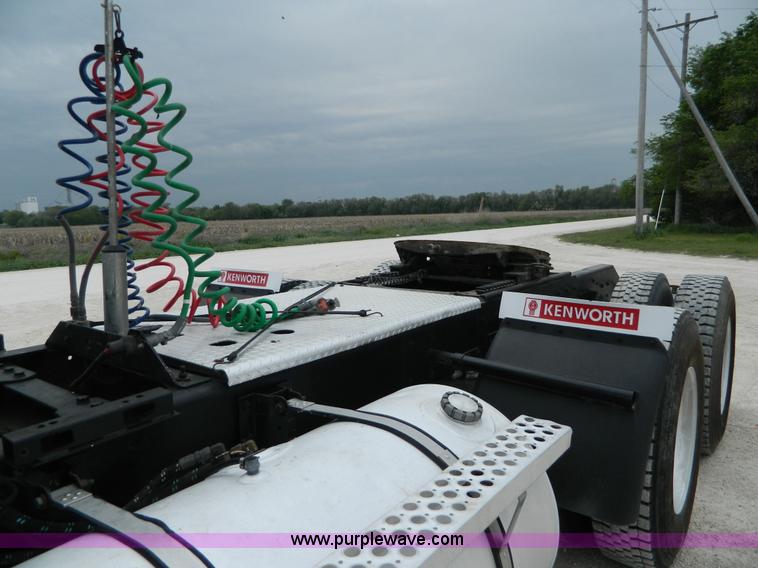 image for item B3652 1996 Kenworth Day Cab semi truck