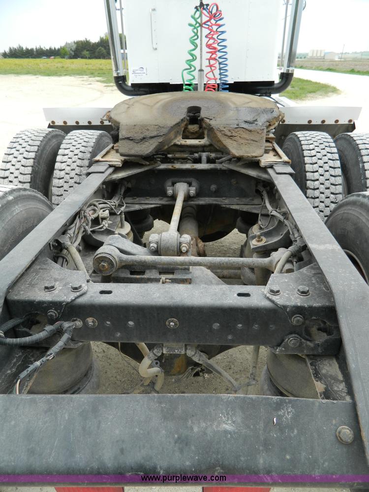 image for item B3652 1996 Kenworth Day Cab semi truck