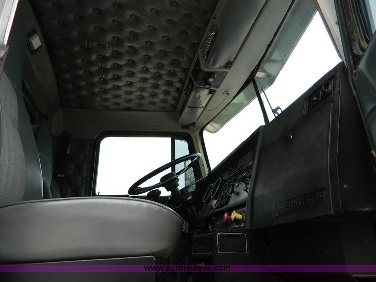 image for item B3652 1996 Kenworth Day Cab semi truck