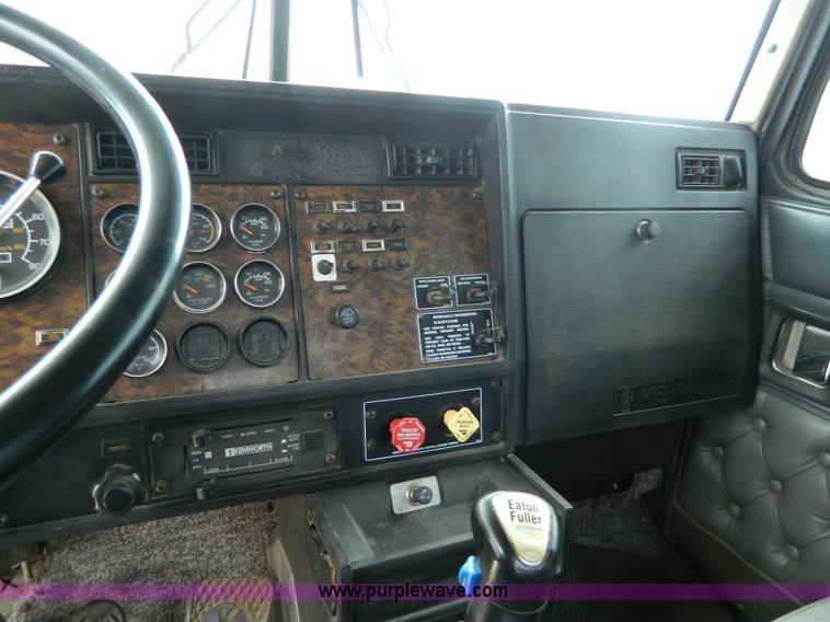 image for item B3652 1996 Kenworth Day Cab semi truck