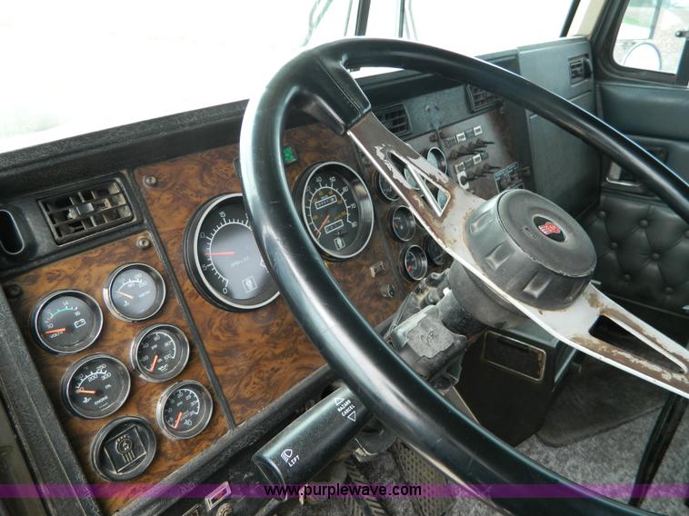 image for item B3652 1996 Kenworth Day Cab semi truck