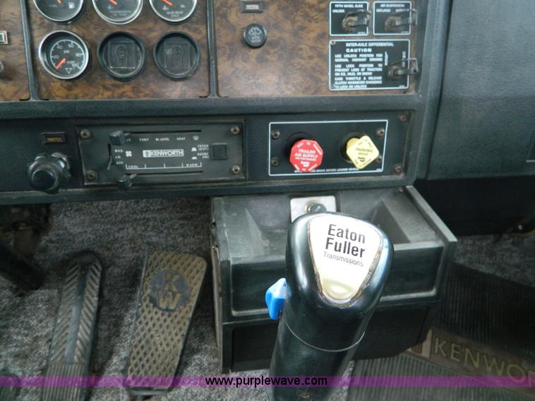 image for item B3652 1996 Kenworth Day Cab semi truck