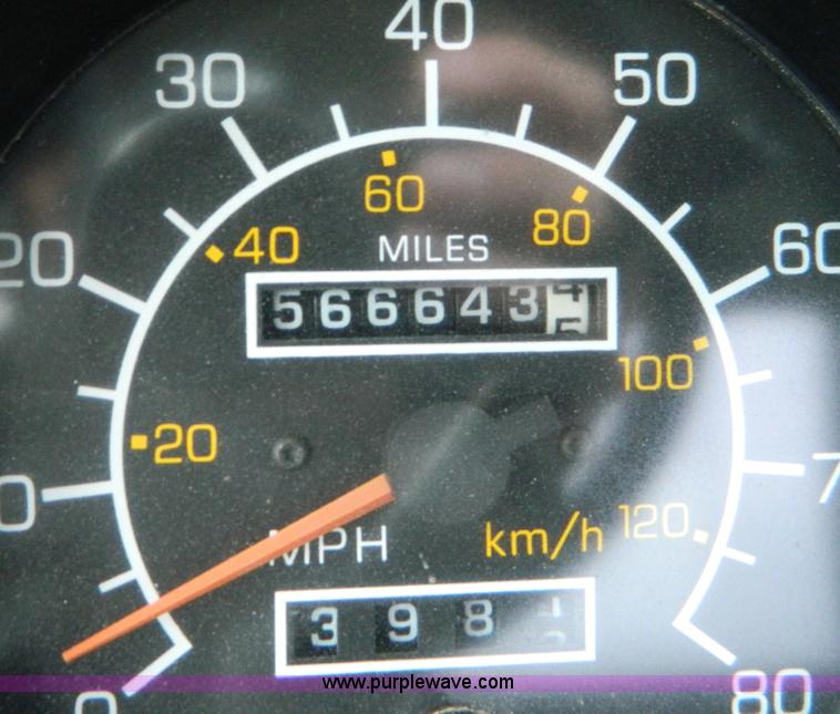 image for item B3652 1996 Kenworth Day Cab semi truck