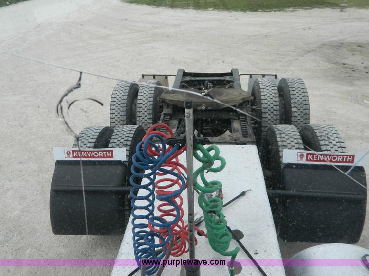 image for item B3652 1996 Kenworth Day Cab semi truck